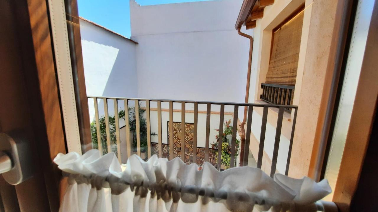 La Casa Del Medico Hosteria Rural Urda Exterior foto